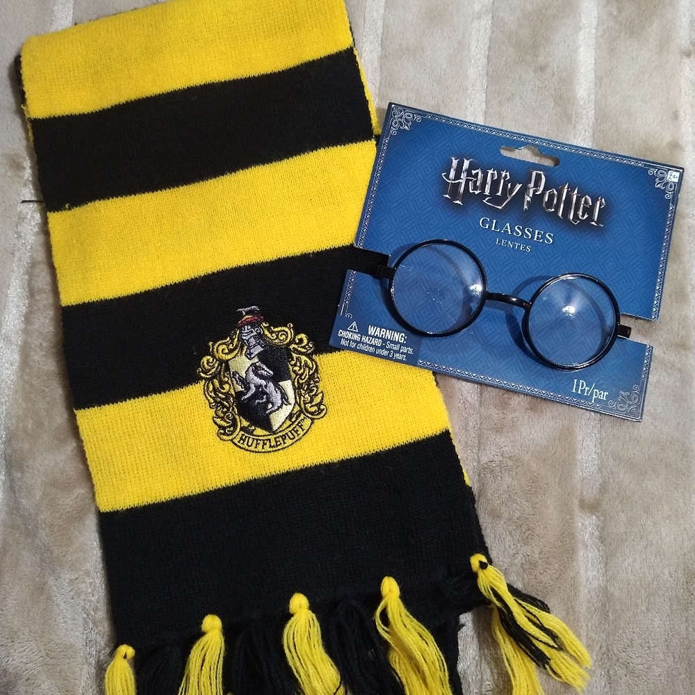 Harry Potter Eyeglasses & Hufflepuff Scarf